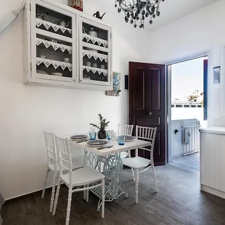 Maison Triantatria Plaka (Milos)