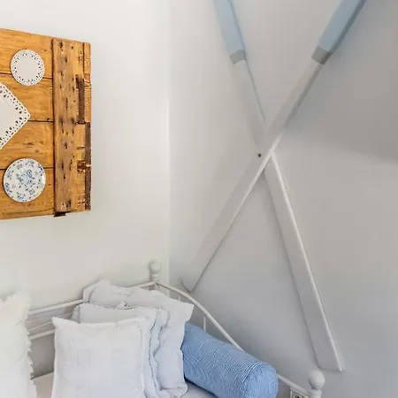 Maison Triantatria Plaka (Milos)