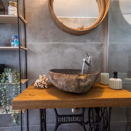 Apartment Maison Triantatria Plaka (Milos)