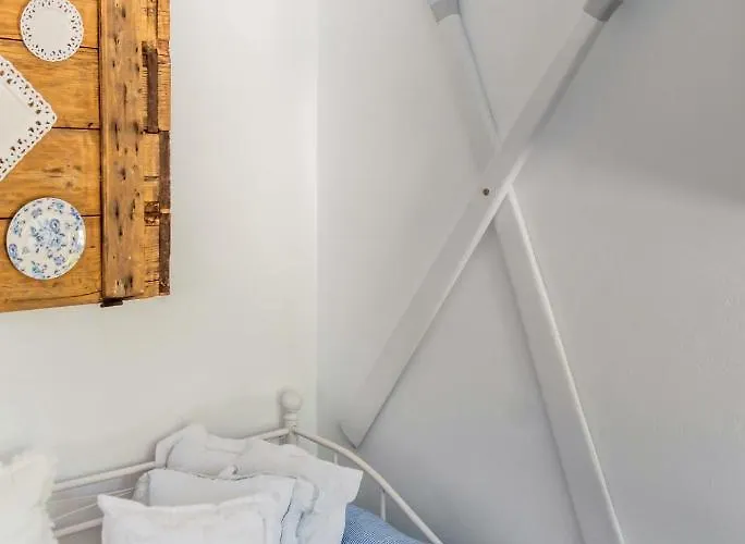 Maison Triantatria Plaka (Milos)