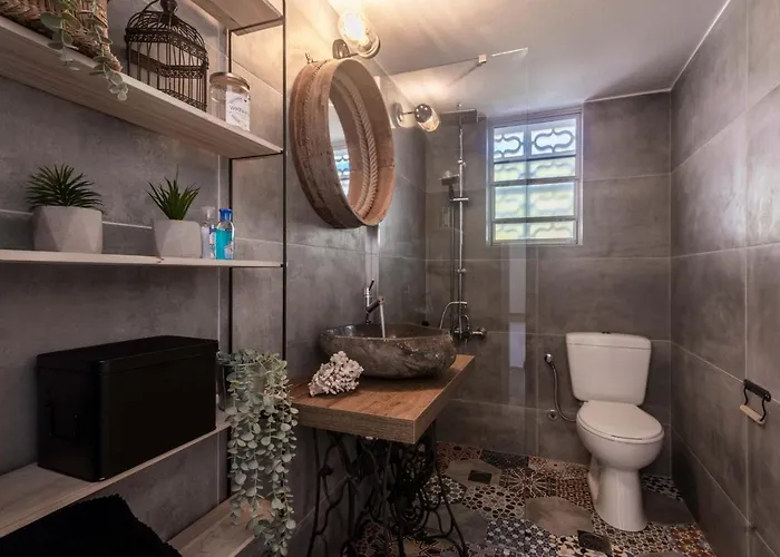 Maison Triantatria Plaka (Milos)